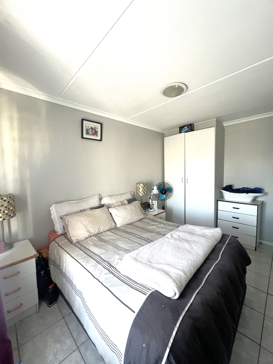 2 Bedroom Property for Sale in Guldenland Western Cape